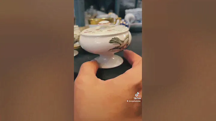 Что можно найти в антикварном магазине.